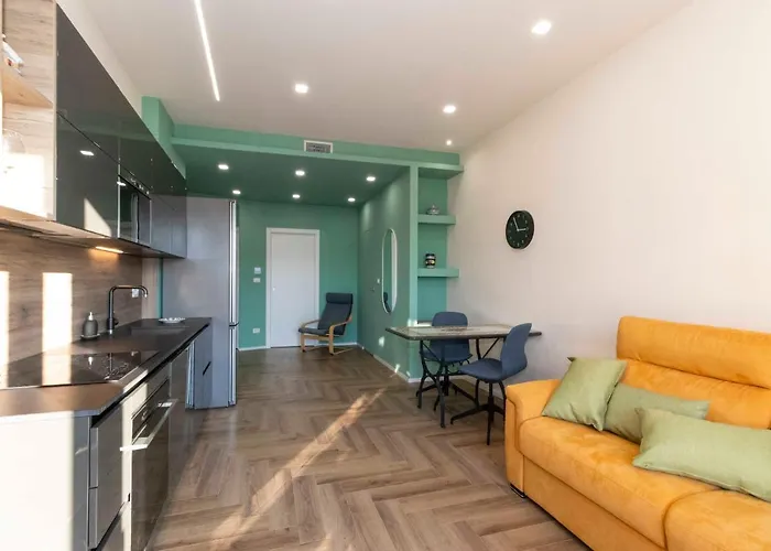 Guesthost - Borgo San Paolo Lovely Flat X4 아파트