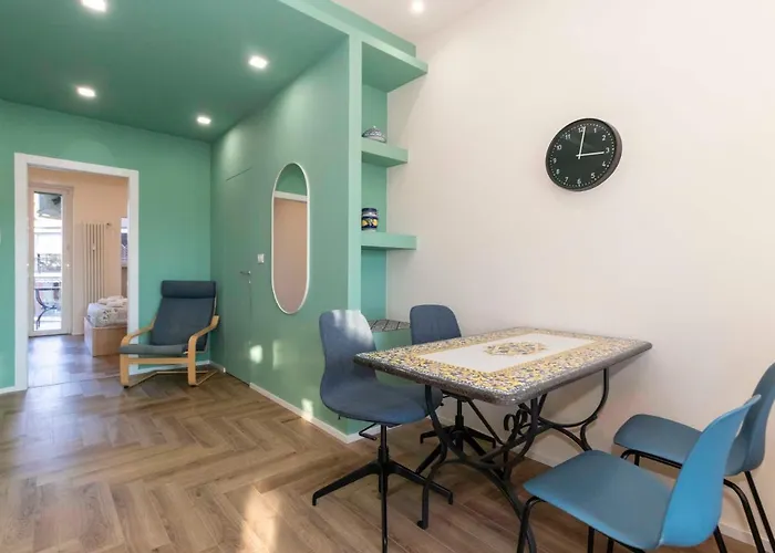 Guesthost - Borgo San Paolo Lovely Flat X4 아파트